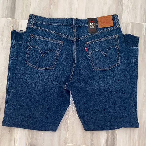 Levi’s Premium 501 Distress & Raw Hem (2018), Capital E, 32x28, NWT, $108 MSRP - Picture 3 of 13